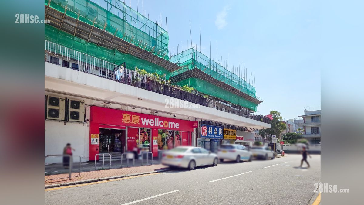 達之路與雀橋街交界設有便利店與超級市場, 距離項目約 300 米